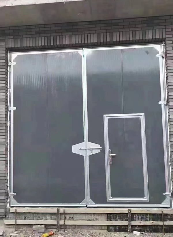 宁夏工业平开门在大型设备制造车间的应用实例